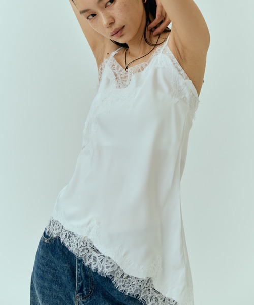 DRWCYS(ドロシーズ)の「アシメレースサテンキャミ(キャミソール・レディース・ホワイト/ブラック・FREE)」の4枚目の写真