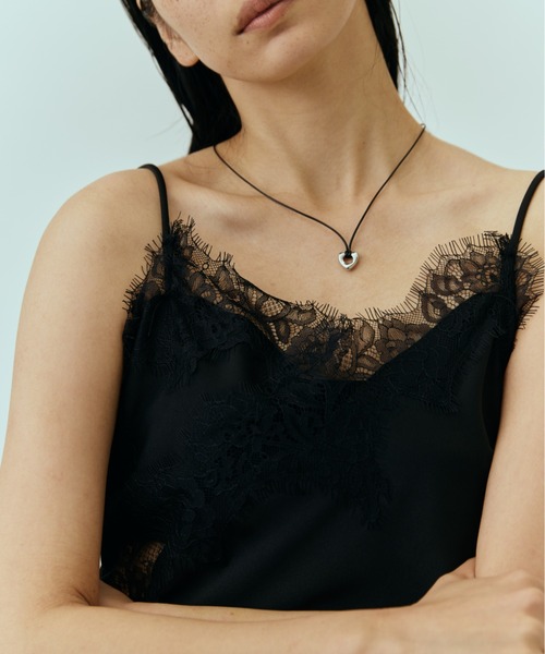 DRWCYS(ドロシーズ)の「アシメレースサテンキャミ(キャミソール・レディース・ホワイト/ブラック・FREE)」の19枚目の写真