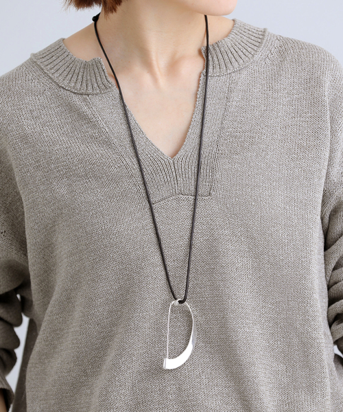 IENA(イエナ)の「JAMIRAY/ジャミレイ MODERN CURVE PIN NL ネックレス(ネックレス・レディース・シルバー・FREE)」の2枚目の写真
