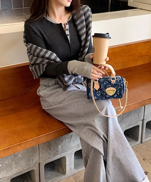 SallyLunn（サリーラン）の「配色ヘンリーネック リブトップス（シャツ/ブラウス・レディース・ブラック/ブラウン/レッド・FREE）」の11枚目の写真