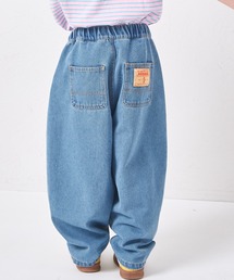 pairmanon（ペアマノン）の「ユニセックス ネームタグ付き カーブデニムパンツ（デニムパンツ）」