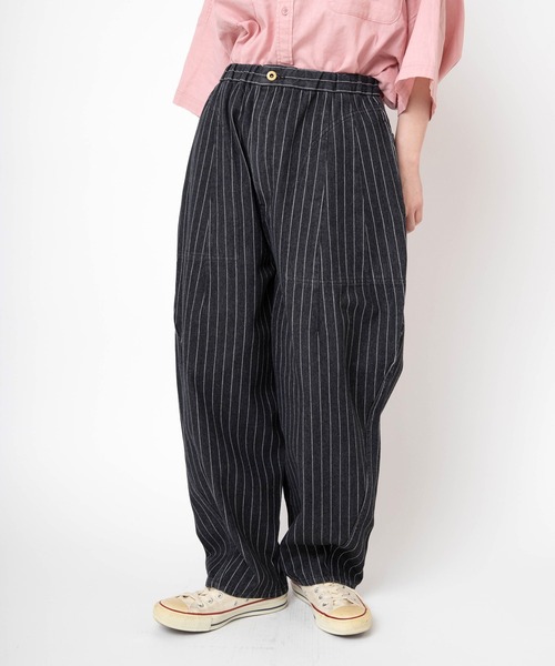 URCH RNA(アーチ アールエヌエー)の「R4448 コックさんのストライプデニムパンツ(デニムパンツ・レディース・ワンウォッシュ/ブラック・FREE)」の1枚目の写真