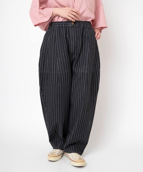 URCH RNA(アーチ アールエヌエー)の「R4448 コックさんのストライプデニムパンツ(デニムパンツ・レディース・ワンウォッシュ/ブラック・FREE)」の4枚目の写真