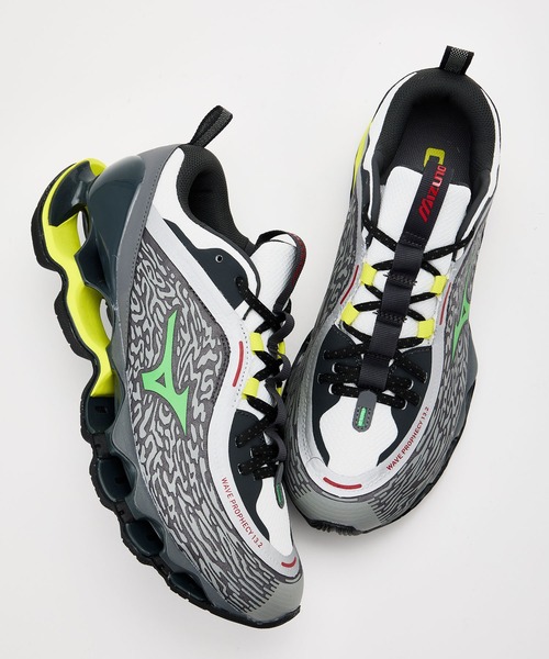MIZUNO(ミズノ )の「MIZUNO ミズノ WAVE PROPHECY 13.2 ウェーブ プロフェシー D1GA261301(スニーカー・メンズ・ライトグレー・27.5cm/26.5cm/28.0cm/27.0cm/26.0cm)」の2枚目の写真