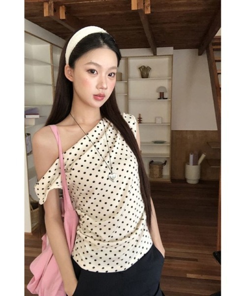 ドット柄 オフショルダー ブラウス パフスリーブ セール】ドット柄 オフショルダーブラウス（Tシャツ/カットソー