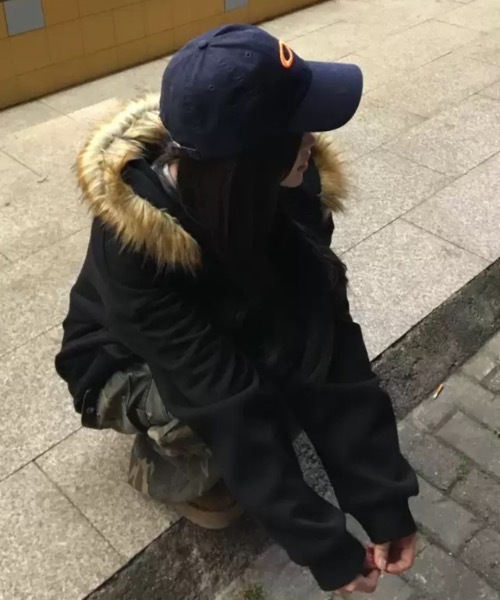 Alvia（アルビア）の「ファーフードジップアップパーカー／ロングシーズン／オーバーサイズフーディー（パーカー・レディース・ブラック/ライトグレー/グレー系その他・M）」の8枚目の写真