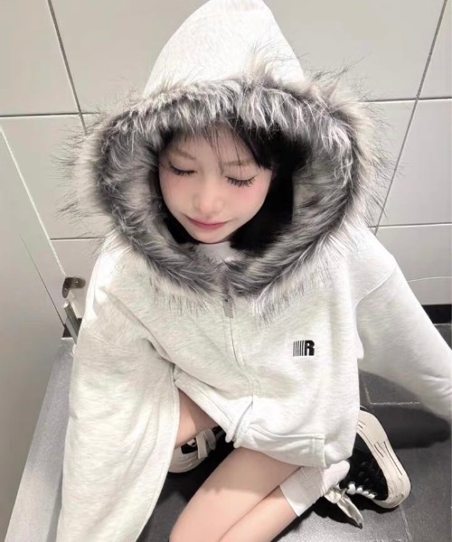Alvia（アルビア）の「ファーフードジップアップパーカー／ロングシーズン／オーバーサイズフーディー（パーカー・レディース・ブラック/ライトグレー/グレー系その他・M）」の14枚目の写真