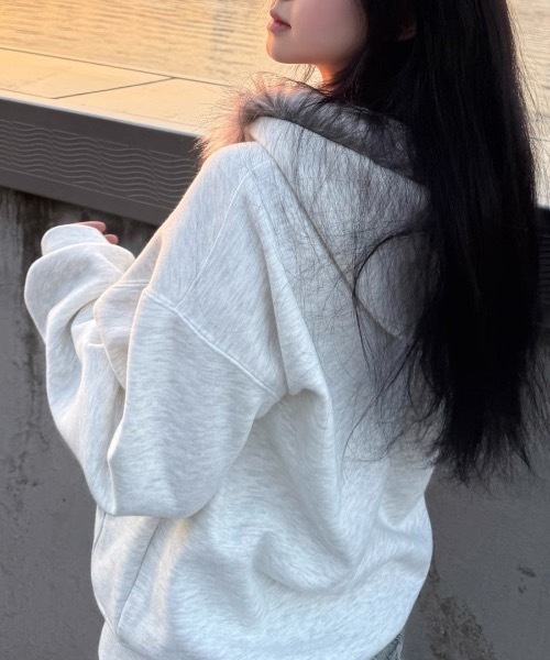 Alvia（アルビア）の「ファーフードジップアップパーカー／ロングシーズン／オーバーサイズフーディー（パーカー・レディース・ブラック/ライトグレー/グレー系その他・M）」の12枚目の写真