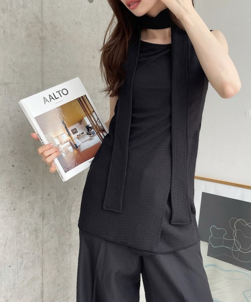 Ada.(エイダ)の「タイ付き フロント ラップデザイン 表面感 ノースリーブ ブラウス ◎(タンクトップ・レディース・ブラウン/ブラック/アイボリー・FREE)」の18枚目の写真