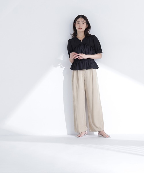 NATURAL BEAUTY BASIC（ナチュラルビューティーベーシック）の「Ｖネックペプラムブラウス（シャツ/ブラウス・レディース・オフホワイト/ライトグリーン/ブラック・ﾌﾘ-）」の14枚目の写真