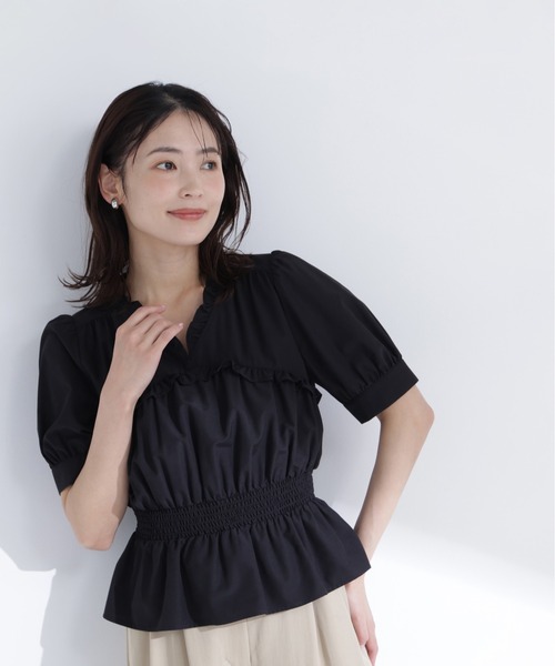 NATURAL BEAUTY BASIC（ナチュラルビューティーベーシック）の「Ｖネックペプラムブラウス（シャツ/ブラウス・レディース・オフホワイト/ライトグリーン/ブラック・ﾌﾘ-）」の16枚目の写真