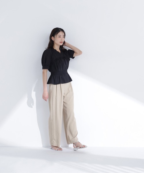 NATURAL BEAUTY BASIC（ナチュラルビューティーベーシック）の「Ｖネックペプラムブラウス（シャツ/ブラウス・レディース・オフホワイト/ライトグリーン/ブラック・ﾌﾘ-）」の17枚目の写真