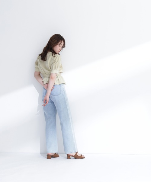 NATURAL BEAUTY BASIC（ナチュラルビューティーベーシック）の「Ｖネックペプラムブラウス（シャツ/ブラウス・レディース・オフホワイト/ライトグリーン/ブラック・ﾌﾘ-）」の22枚目の写真