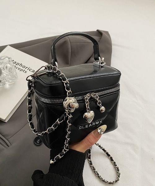 SHEPP（シープ）の「キルティングハートチャーム付バニティミニショルダーバッグ（ショルダーバッグ・レディース・ブラック/ホワイト・F）」の9枚目の写真