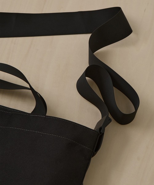 and wander（アンドワンダー）の「【and wander】recycle OX logo tote bag（トートバッグ・メンズ・ブラック・FREE）」の8枚目の写真