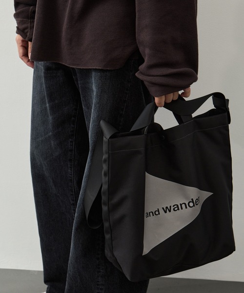 and wander（アンドワンダー）の「【and wander】recycle OX logo tote bag（トートバッグ・メンズ・ブラック・FREE）」の4枚目の写真