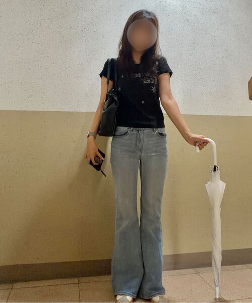 MUSINSA STANDARD WOMAN（ムシンサスタンダードウーマン）の「[クールタンダード] ウィメンズ ローライズ スリムフレア デニムパンツ [ライトインディゴ]（デニムパンツ・レディース・その他・24/25/26/27/28/29/30）」の6枚目の写真