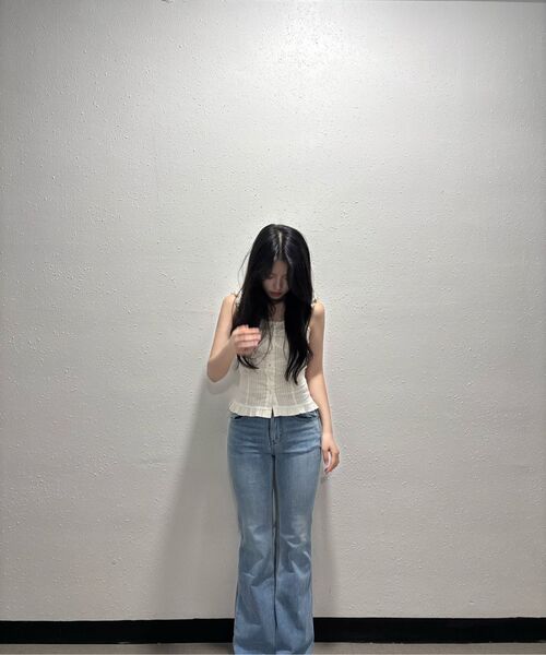 MUSINSA STANDARD WOMAN（ムシンサスタンダードウーマン）の「[クールタンダード] ウィメンズ ローライズ スリムフレア デニムパンツ [ライトインディゴ]（デニムパンツ・レディース・その他・24/25/26/27/28/29/30）」の9枚目の写真