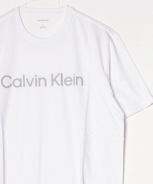 Calvin Klein(カルバン・クライン)の「CALVIN KLEIN カルバンクライン SS CONTRAST TWO TONE LOGO CREWNECK TEE フロントckロゴプリントTシャツ(Tシャツ/カットソー・メンズ・ブラック/ホワイト・M/L/XL/S)」の2枚目の写真