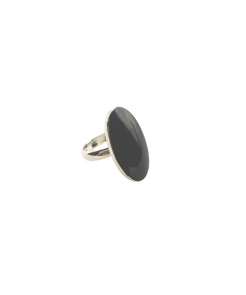 Indian Jewelry(インディアンジュエリー)の「THEATER シアター ビッグオーバルモチーフシルバーリング Made in USA(リング・レディース・ブラック/ホワイト・#11)」の1枚目の写真