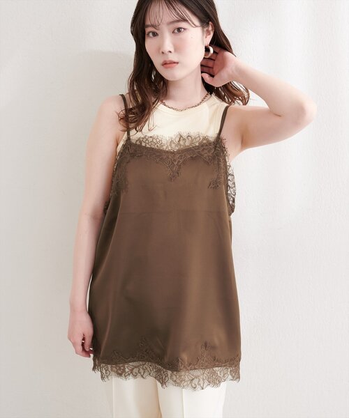 natural couture（ナチュラルクチュール）の「サテンレースキャミ（シャツ/ブラウス・レディース・ブラウン/ブラック/アイボリー・FREE）」の2枚目の写真