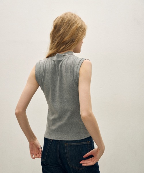 uchi.（ウチ）の「ワンポイント刺繍 モックネックタンクトップ（Tシャツ/カットソー・レディース・ブラック/アイボリー/ブラウン/グレー・FREE）」の22枚目の写真