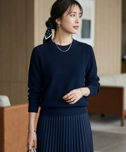 STYLE DELI(スタイルデリ)の「【DELI by】モダンモチーフサテンスクエア大判スカーフ(ストール/ショール・レディース・ブルー/ブラック/オレンジ/レッド/ブラウン・FREE)」の10枚目の写真