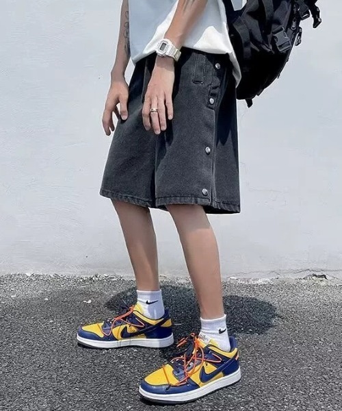 link lot(リンクロット)の「サイドボタンデニムショーツ(その他パンツ・メンズ・ダークグレー/ライトブルー・L/M)」の1枚目の写真
