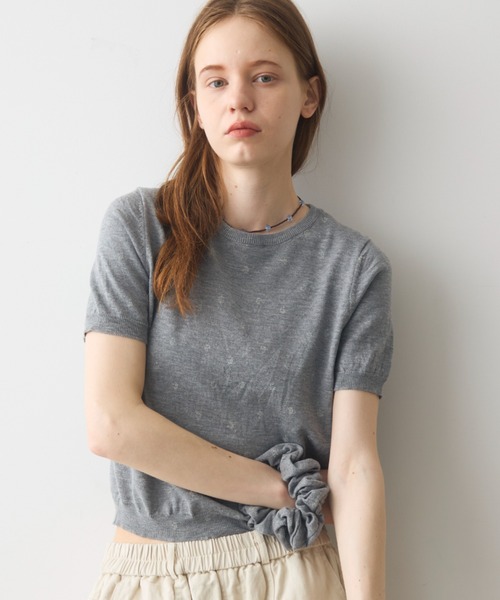 Crisp(クリスプ)の「short sleeve flower knit / ショートスリーブフラワーニット(ニット/セーター・レディース・グレー/ホワイト・FREE)」の1枚目の写真