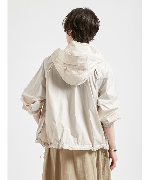 Barbour(バブアー)の「Rowane シャワープルーフ ジャケット(レディース)(ナイロンジャケット・レディース・クリーム/オリーブ・8/10)」の12枚目の写真