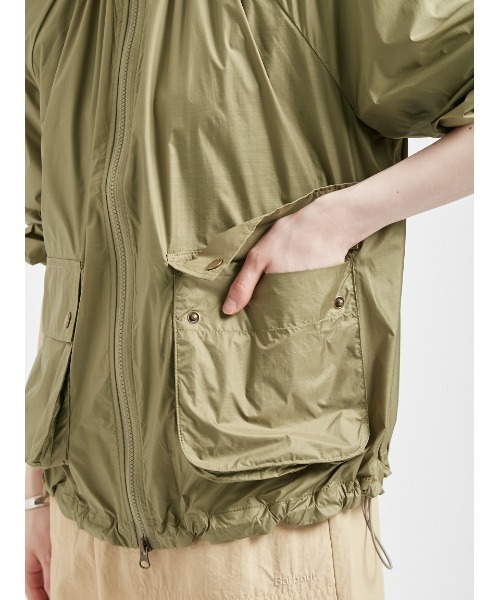 Barbour(バブアー)の「Rowane シャワープルーフ ジャケット(レディース)(ナイロンジャケット・レディース・クリーム/オリーブ・8/10)」の20枚目の写真