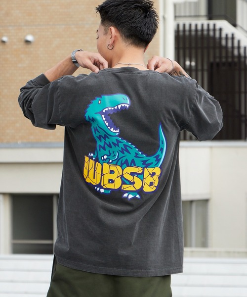 WBSB(ダブルビーエスビー)の「WBSB/ダブルビーエスビー Dinosaur L/S TEE(graphic by HIROCK) ダイナソー 長袖 プリントTシャツ 恐竜 ティラノサウルス バックプリント メンズ レディース ユニセックス 秋 秋服 2026年秋冬(Tシャツ/カットソー・メンズ・サックスブルー/ブラック/ホワイト・M/L/XL)」の2枚目の写真