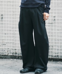 CONZ（コンズ）の「curve leg trousers 2.0（スラックス）」
