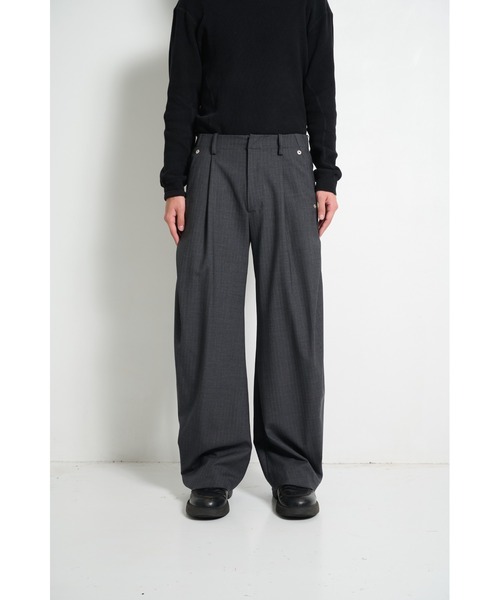 CONZ(コンズ)の「curve leg trousers 2.0/バレルレッグシルエット/バルーンシルエット/NVRFRGT(スラックス・メンズ・ライトブラウン/ブラック/カーキ/ストライプ・1/2/3)」の7枚目の写真