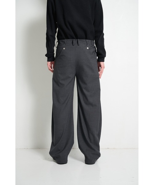 CONZ(コンズ)の「curve leg trousers 2.0/バレルレッグシルエット/バルーンシルエット/NVRFRGT(スラックス・メンズ・ライトブラウン/ブラック/カーキ/ストライプ・1/2/3)」の9枚目の写真