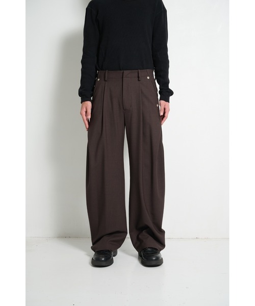 CONZ(コンズ)の「curve leg trousers 2.0/バレルレッグシルエット/バルーンシルエット/NVRFRGT(スラックス・メンズ・ライトブラウン/ブラック/カーキ/ストライプ・1/2/3)」の11枚目の写真