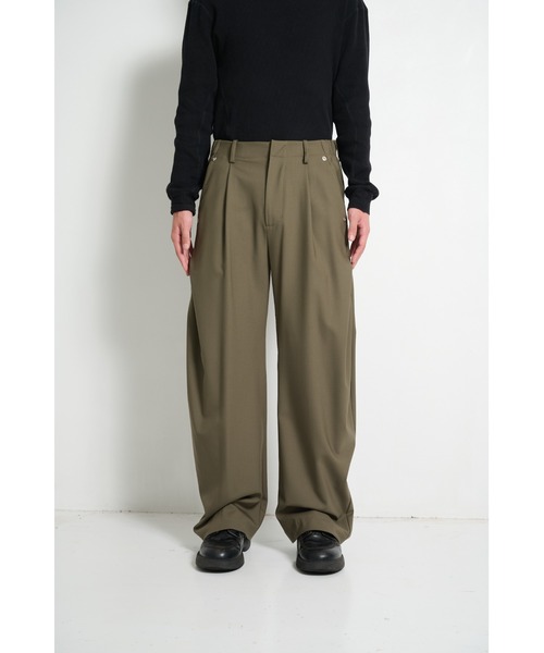 CONZ(コンズ)の「curve leg trousers 2.0/バレルレッグシルエット/バルーンシルエット/NVRFRGT(スラックス・メンズ・ライトブラウン/ブラック/カーキ/ストライプ・1/2/3)」の16枚目の写真