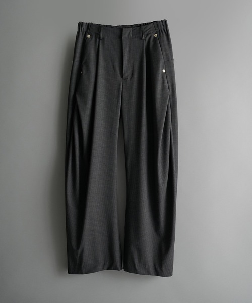 CONZ(コンズ)の「curve leg trousers 2.0/バレルレッグシルエット/バルーンシルエット/NVRFRGT(スラックス・メンズ・ライトブラウン/ブラック/カーキ/ストライプ・1/2/3)」の19枚目の写真
