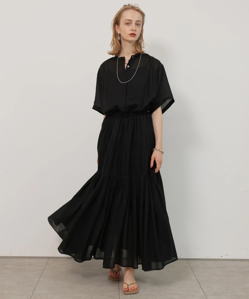 CADUNE(カデュネ)の「シャーリングエアリーワンピース(ワンピース・レディース・ブラック/ライトブルー・38/36)」の5枚目の写真