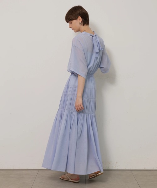 CADUNE(カデュネ)の「シャーリングエアリーワンピース(ワンピース・レディース・ブラック/ライトブルー・38/36)」の21枚目の写真
