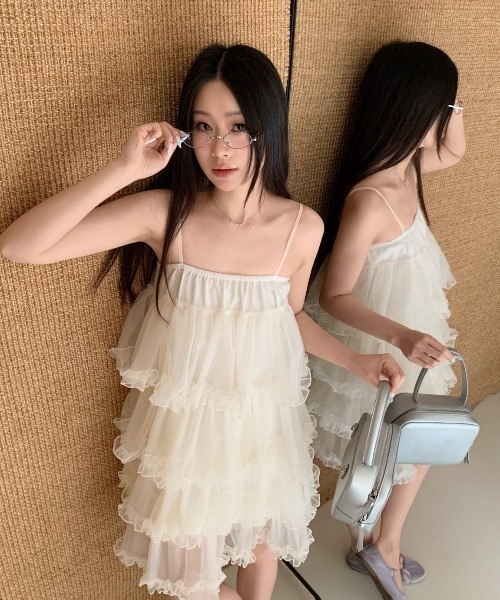 FAVORITO(ファヴォリート)の「ティアードキャミワンピース(ワンピース・レディース・ライトベージュ/イエロー・F)」の5枚目の写真