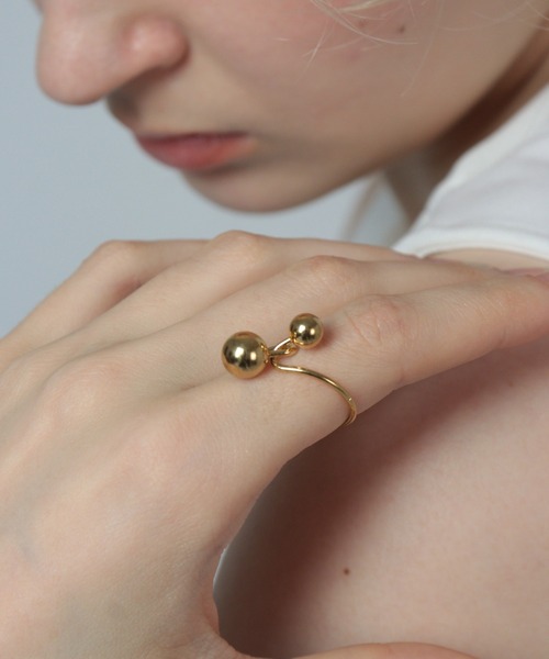 Bilan(ビラン)の「( 金属アレルギー軽減 サージカルステンレス ) ダブルボールエッジリング / 【BILAN】 Double Ball Edge Ring(リング・レディース・ゴールド/シルバー・FREE)」の2枚目の写真
