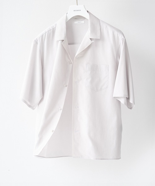 STUDIOUS(ステュディオス)の「【STUDIOUS】Soft Open collar Shirts / 吸湿性 / 速乾性(シャツ/ブラウス・メンズ・ベージュ/ブラック/ホワイト・1/2)」の1枚目の写真