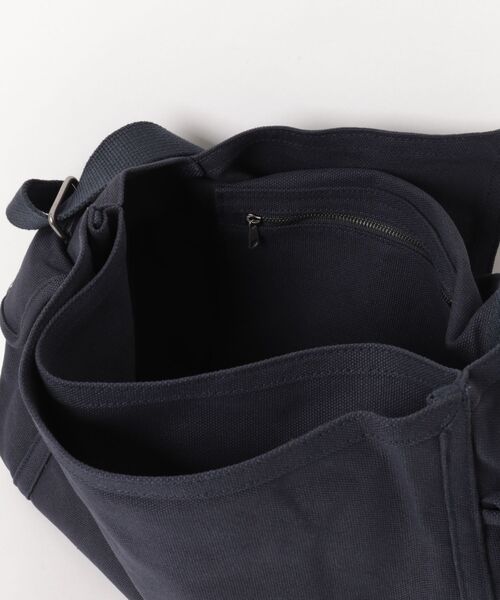 A.P.C.(アーペーセー)の「BESACE RECUPERATION(ショルダーバッグ・メンズ・ダークネイビー・ONESIZE)」の4枚目の写真