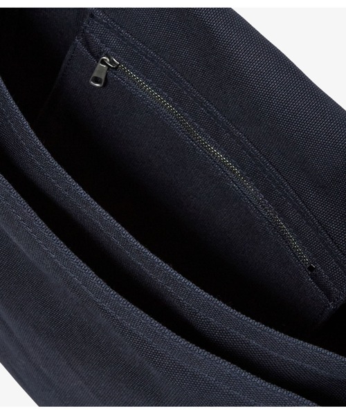A.P.C.（アーペーセー）の「BESACE RECUPERATION（ショルダーバッグ・メンズ・ダークネイビー・ONESIZE）」の7枚目の写真