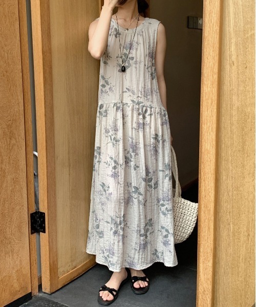 &soiree(アンドソワレ)の「バックリボンワッシャー花柄ノースリーブワンピース(ワンピース・レディース・アイボリー・FREE)」の1枚目の写真