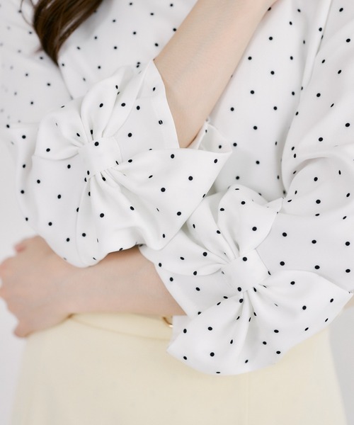 tocco closet(トッコ クローゼット)の「袖口リボンモチーフ付きブラウス(シャツ/ブラウス・レディース・ホワイト×ブラック/ドット・M)」の11枚目の写真