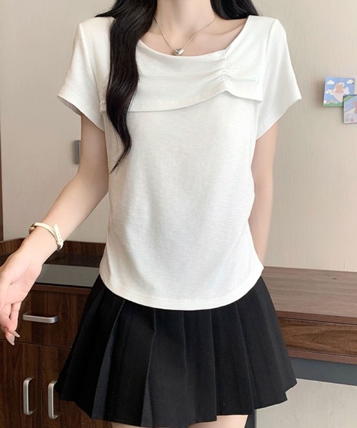 2ly2(トゥーリートゥー)の「ドレープネック ギャザー半袖カットソー(Tシャツ/カットソー・レディース・ブラック/オフホワイト/ブルー/ライトイエロー・FREE)」の6枚目の写真