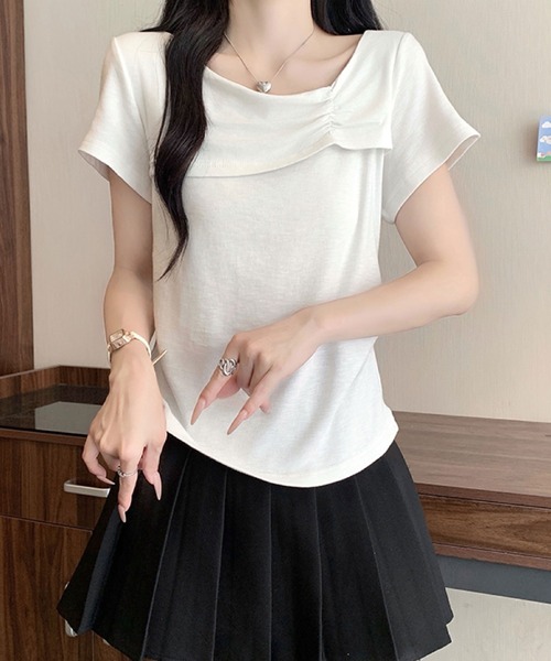 2ly2(トゥーリートゥー)の「ドレープネック ギャザー半袖カットソー(Tシャツ/カットソー・レディース・ブラック/オフホワイト/ブルー/ライトイエロー・FREE)」の7枚目の写真