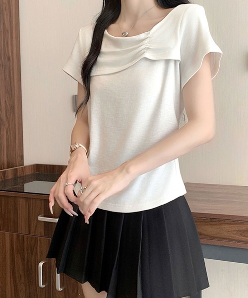2ly2(トゥーリートゥー)の「ドレープネック ギャザー半袖カットソー(Tシャツ/カットソー・レディース・ブラック/オフホワイト/ブルー/ライトイエロー・FREE)」の8枚目の写真